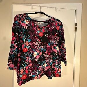 The Pioneer Woman Red Floral V-Neck 3/4 Sleeve Top